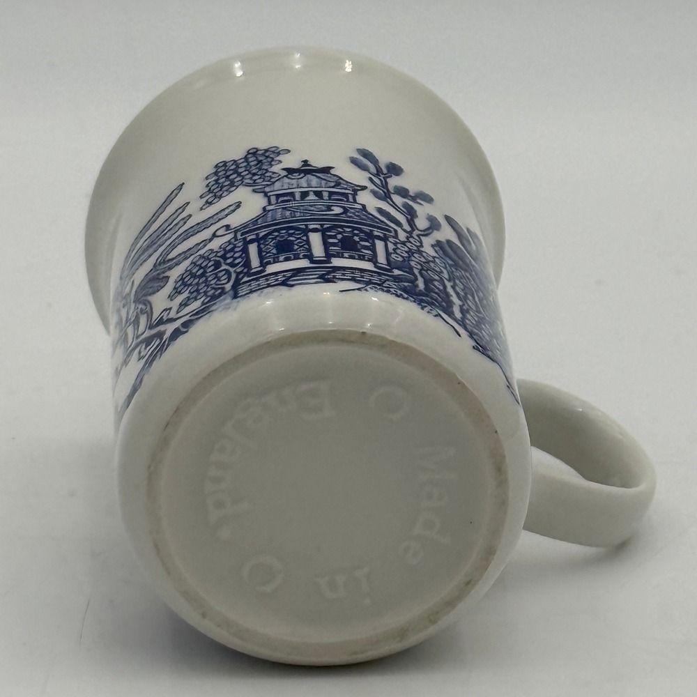 Vintage Blue Willow Coffee Mugs Set of 4 Made in England Blue White Tea Cups - Picture 4 of 8